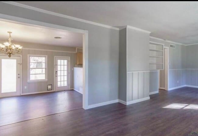 Building Photo - 2801 Tryon Rd