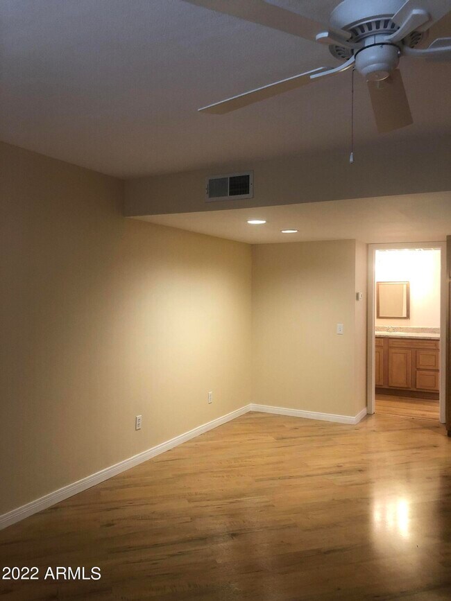 Foto del edificio - 8841 North 8th St