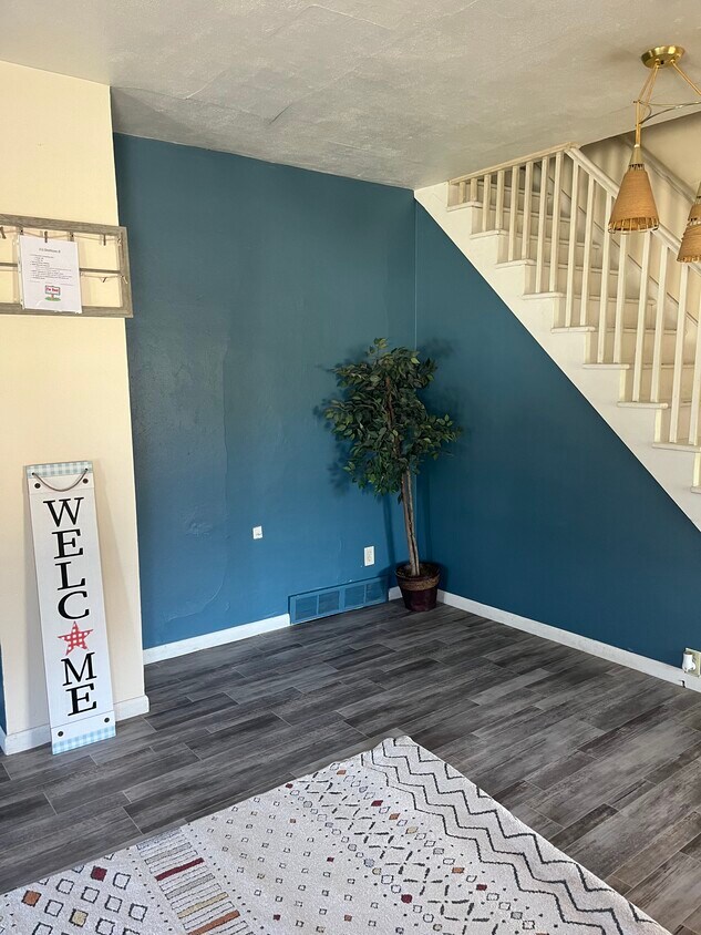 Foto principal - 312 Desnoyer St