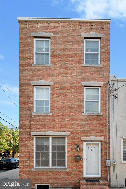 Building Photo - 100 Sigel St