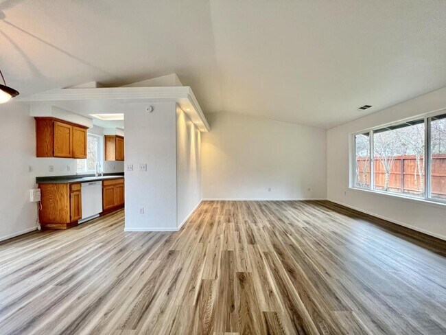 Building Photo - 340 N Sawyer Ave