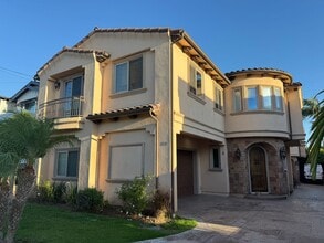 Building Photo - 2320 Marshallfield Ln