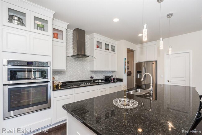 Foto del edificio - 124 Oakland Crest Dr