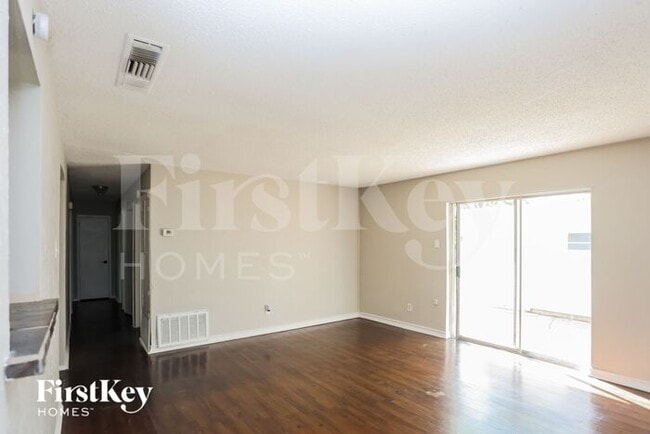 Foto del edificio - 908 Wandering Way Dr