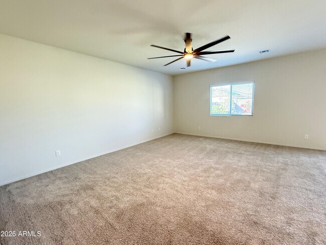 Foto del edificio - 24588 W Flores Dr