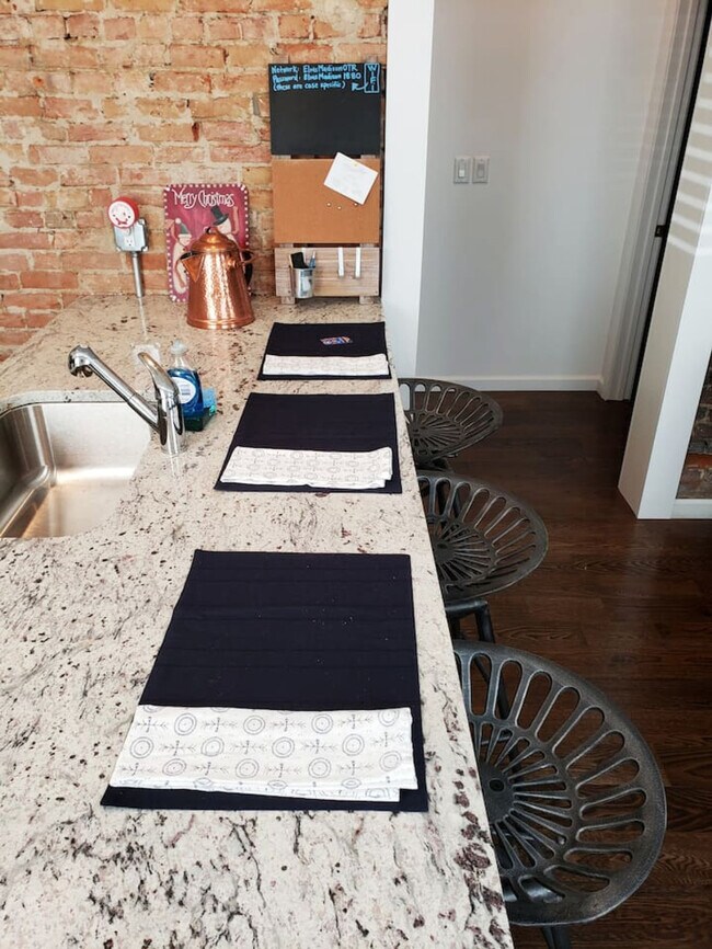 Building Photo - 204 Magnolia St