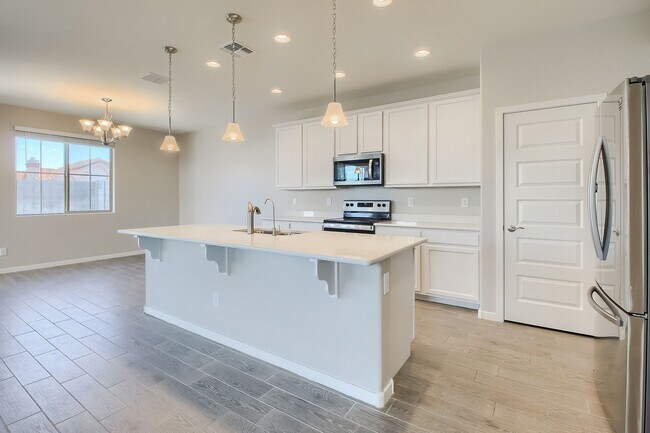 Building Photo - 905 S Canal Dr
