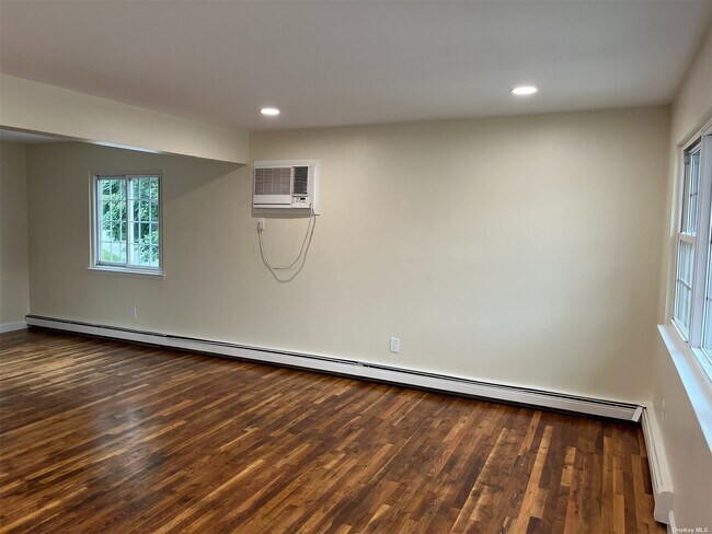 Building Photo - 1495 Bellmore Ave