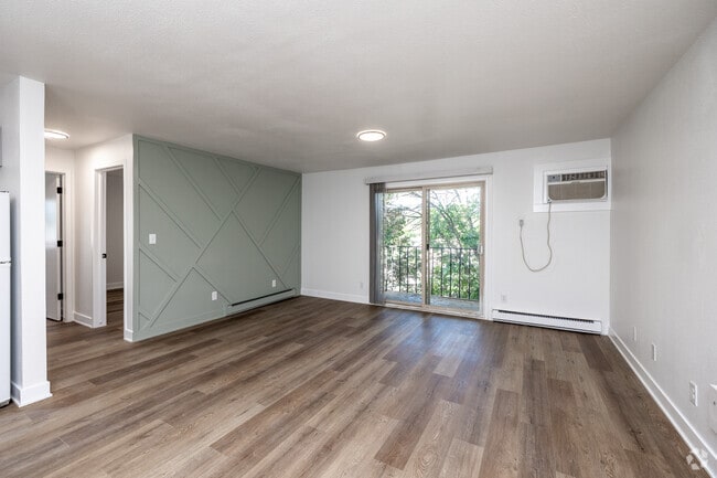 2BR, 1BA - 825 SF - Living Room - Crossroad Apartments