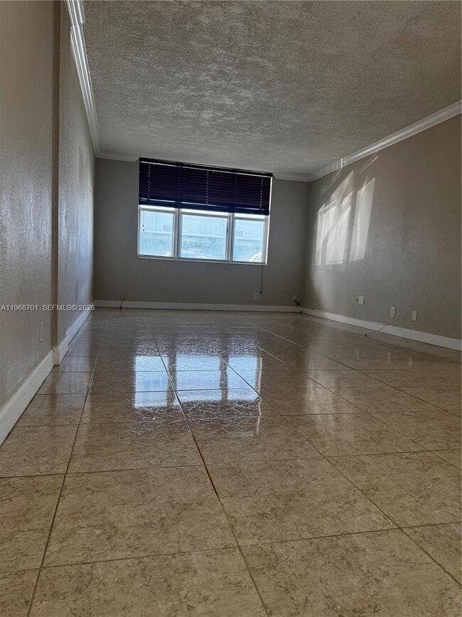 Building Photo - 1913 S Ocean Dr