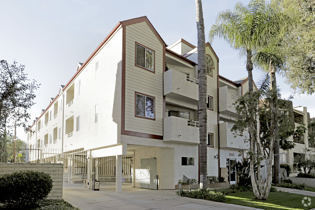 Primary Photo - Villa Alondra