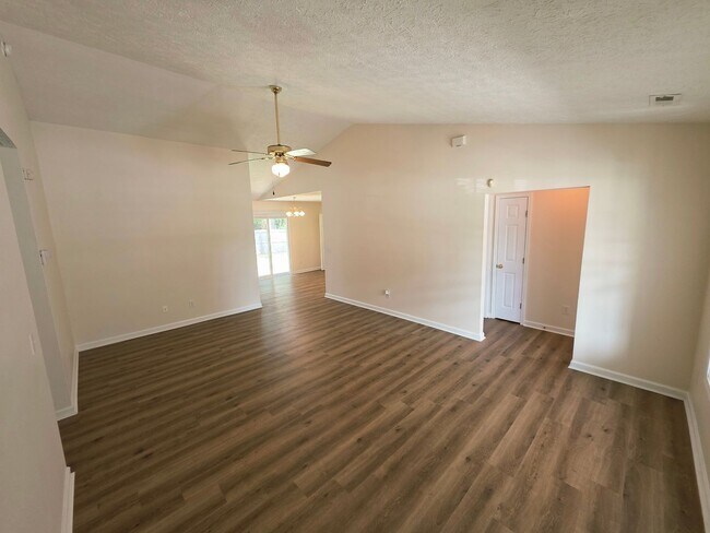 Foto del edificio - 113 Butternut Cir