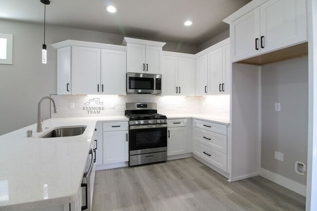 Building Photo - 723 Rio Vista Loop