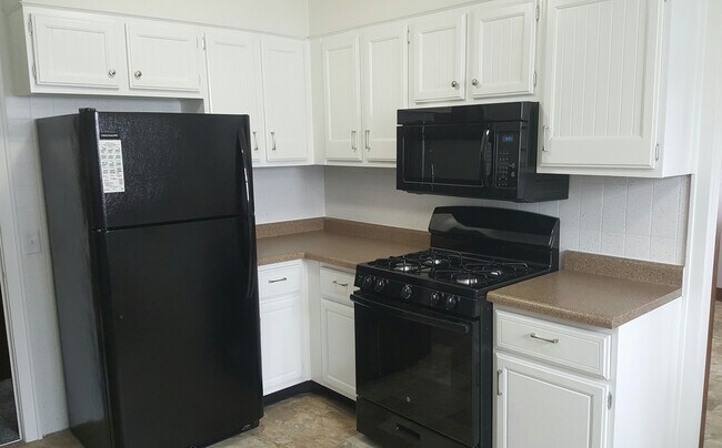 Foto del edificio - 2131 N Howell St