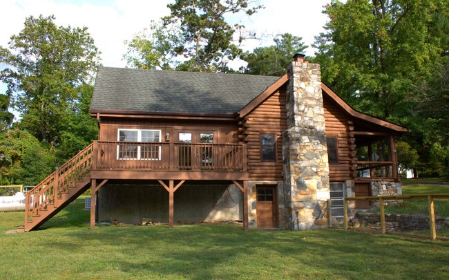 Foto del edificio - 3 Bedroom 2 bathroom with bonus room log cabin