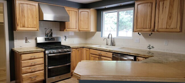 Building Photo - 5 bedroom home on a golf course in Boise Idaho