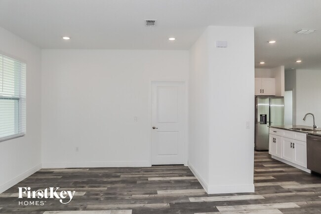 Building Photo - 301 Cimarron Ct
