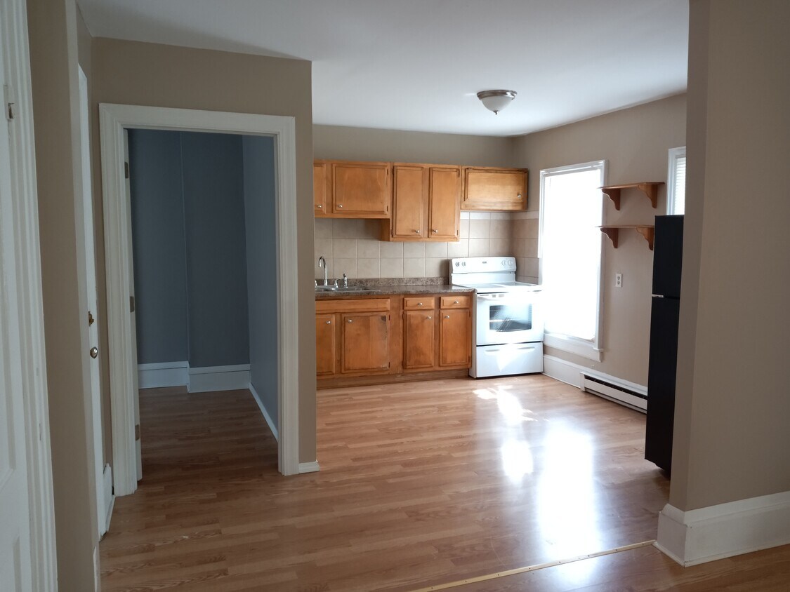 Kitchen - 1111 Hart St