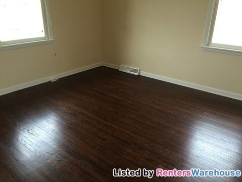 Building Photo - Available now - 4 bed 2 bath home in Richfield!