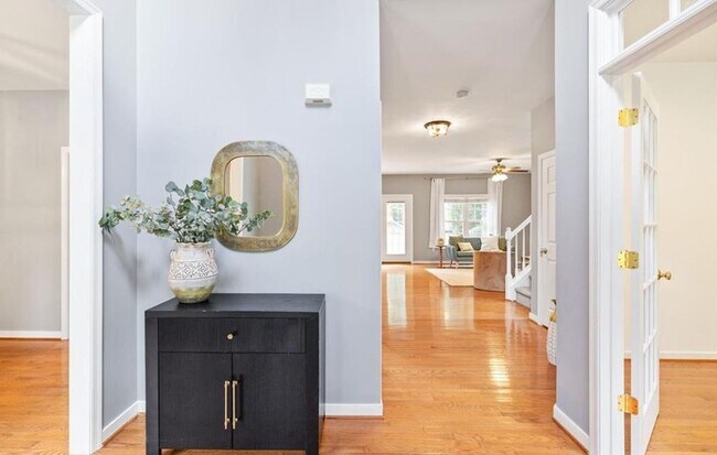 Foto del edificio - 5 Bedroom, 2.5 Bath Home in St. James Woods  ** Available for showings 3/25/2026 **