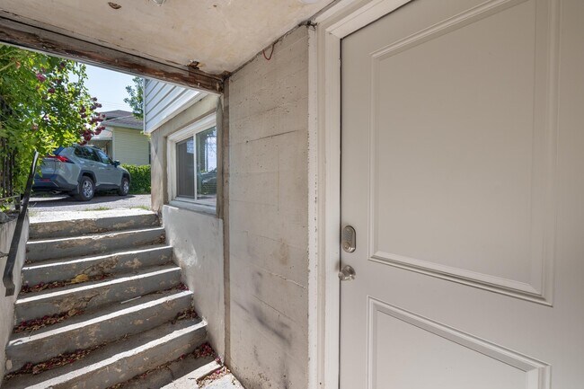 Building Photo - 792 500 N