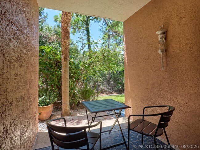 Building Photo - 1108 Myrtlewood Cir E