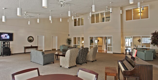 Foto del edificio - Woodside Village 55+ Apartments