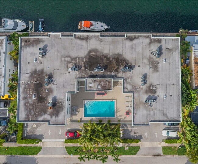 Foto del edificio - 3755 NE 167th St