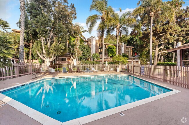 Building Photo - 2600 Torrey Pines Rd