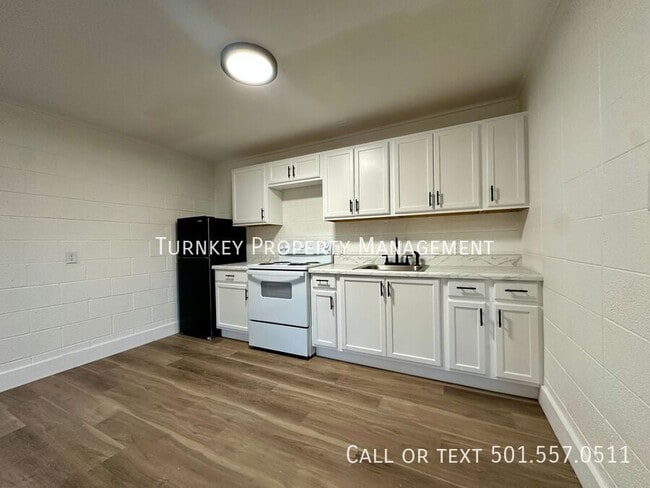 Building Photo - 100 Caruthers St