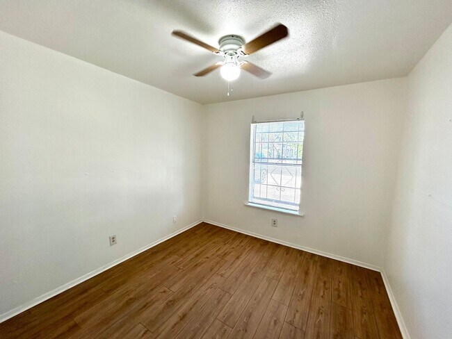 Building Photo - 520 Prado St