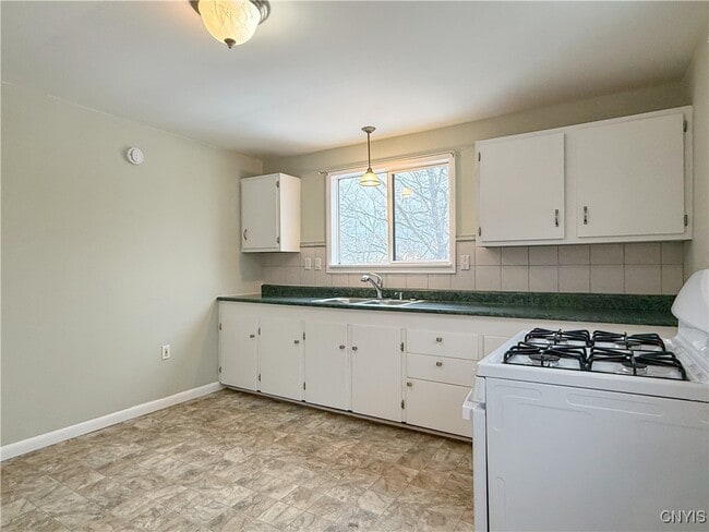 Building Photo - 2653 W Seneca Turnpike