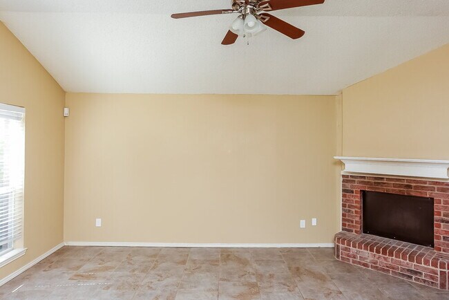 Building Photo - 7325 Meadows Dr N