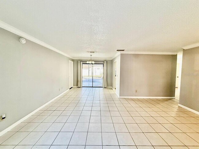 Foto del edificio - 4223 Summerdale Dr