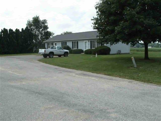 Primary Photo - 3935 N Meadow Ridge Dr