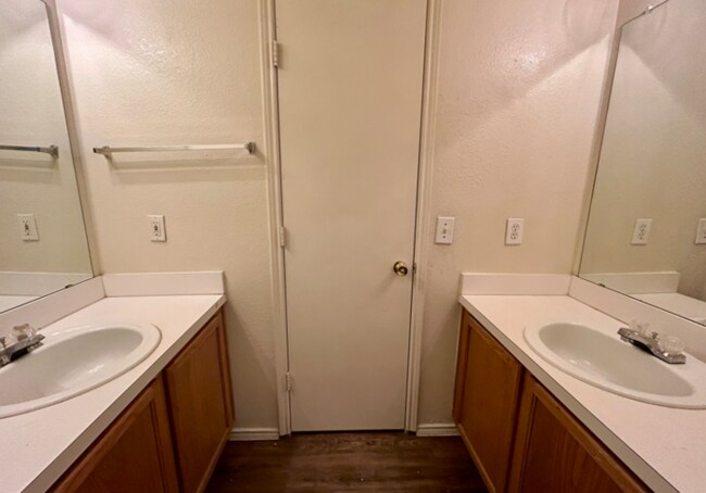 Foto del edificio - 3109 Pinehurst Ct