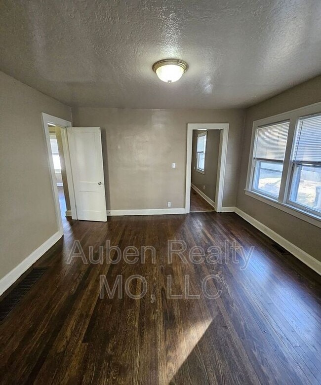 Building Photo - 5407 Harrison St