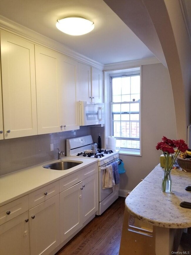 Foto del edificio - 760 Bronx River Rd