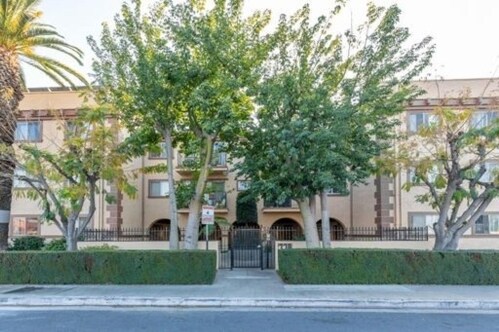 Primary Photo - 118 W Mission Rd