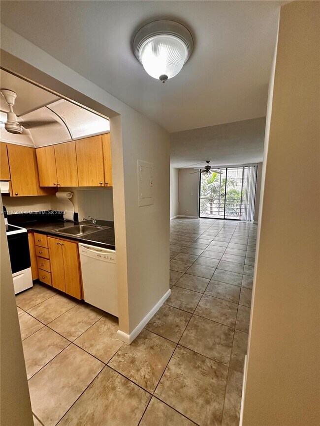 Foto del edificio - 2935 NE 163rd St