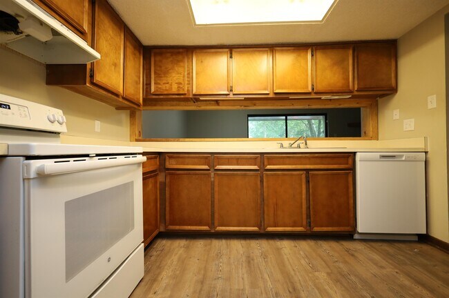 Building Photo - 1307 Baytree DriveUnit H