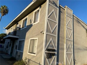 Building Photo - 170 E Olive St