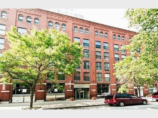 Primary Photo - 225 W Huron St