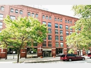 Building Photo - 225 W Huron St