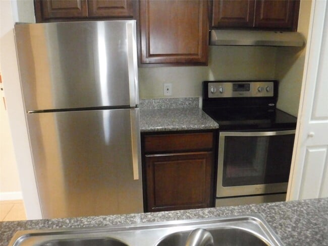 Foto del edificio - 10110 Westview Dr