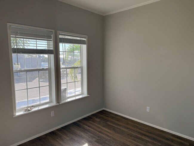 Foto del edificio - 492 Driftwood Dr