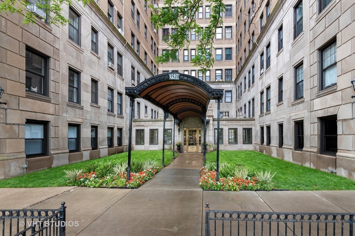 Foto principal - 3520 N Lake Shore Dr