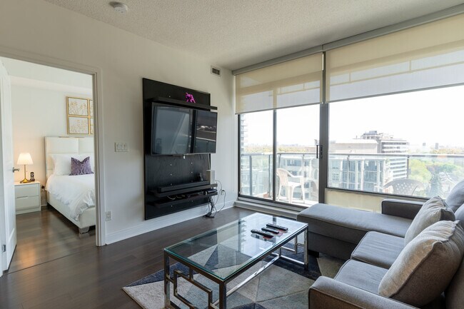 Building Photo - 19 Yorkville Ave