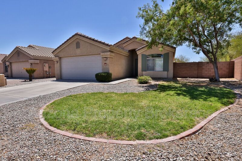 Foto principal - 16011 W Kendall St