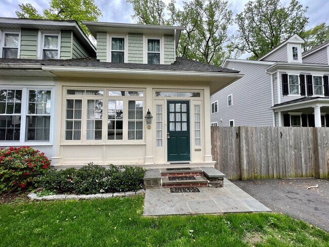 Building Photo - Gorgeous 3-Bedroom Home in Narberth! Avail...